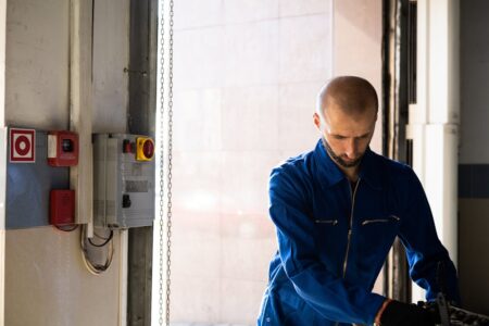 Jakie funkcje pełnią nowoczesne liczniki elektryczne?