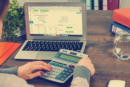 Biuro rachunkowe online dla firm a różnice między obsługą zdalną i stacjonarną
