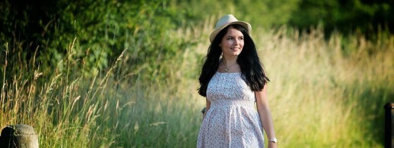 Różne typy sukienek na eleganckie wyjścia