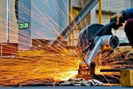 Rodzaje cięć możliwe przy użyciu przecinarek do metalu