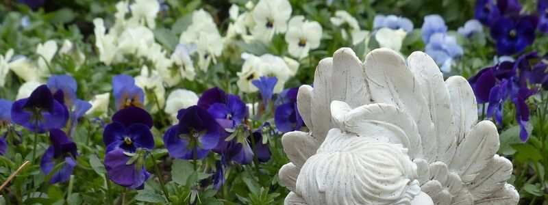 Zakład kamieniarski – jakie usługi oferuje przy produkcji nagrobków?