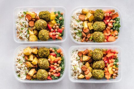 Catering dietetyczny – jakie są popularne plany dietetyczne?