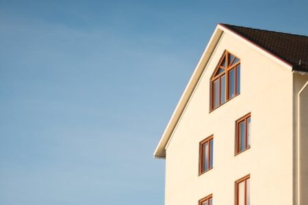 Opis funkcji impregnatów w kontekście domów i ogrodów