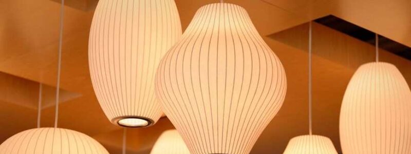 Zewnętrzne i wewnętrzne oświetlenie w kontekście architektury