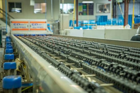 Przenośniki produkcyjne – przegląd funkcji i typów